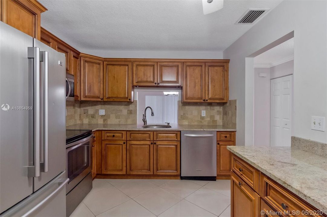 Vendido Recientemente: $162,500 (2 camas, 2 baños, 1150 Pies cuadrados)