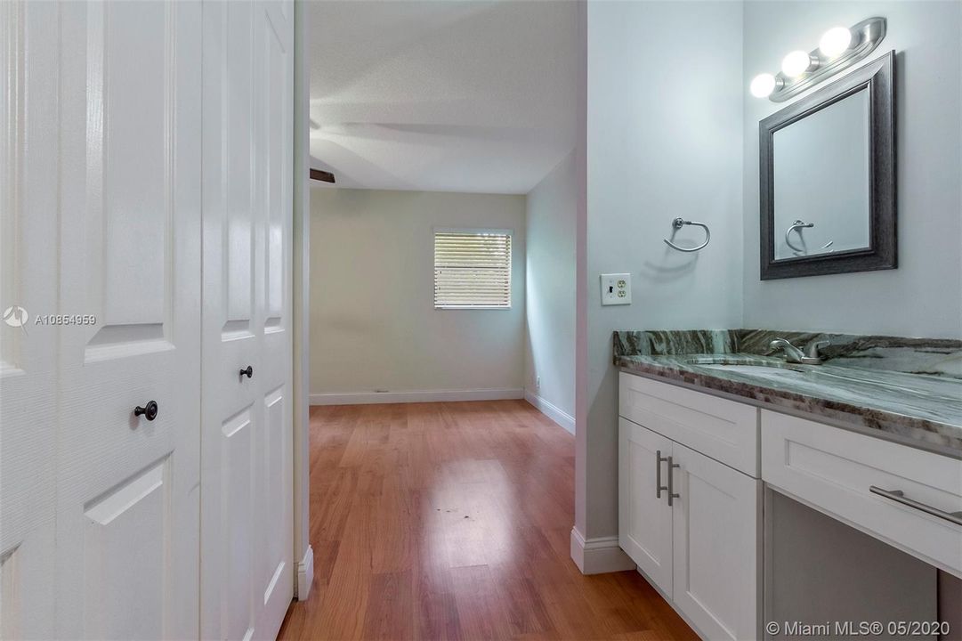 Vendido Recientemente: $162,500 (2 camas, 2 baños, 1150 Pies cuadrados)