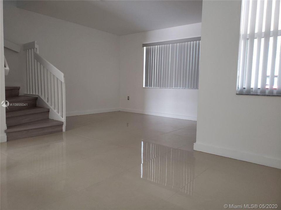 Recently Rented: $2,000 (3 beds, 2 baths, 1308 Square Feet)