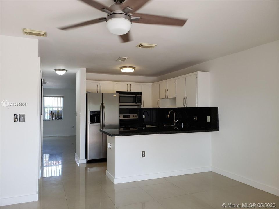Recently Rented: $2,000 (3 beds, 2 baths, 1308 Square Feet)