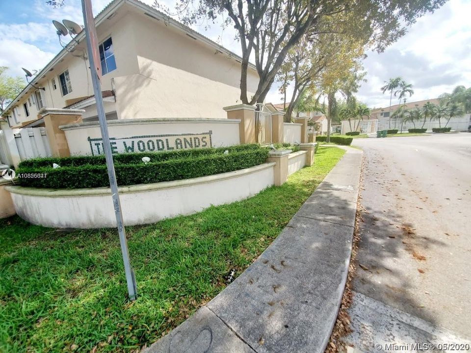 Recently Rented: $2,000 (3 beds, 2 baths, 1308 Square Feet)