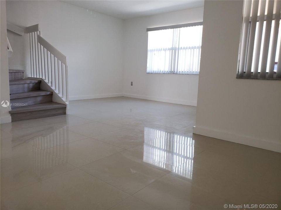 Recently Rented: $2,000 (3 beds, 2 baths, 1308 Square Feet)