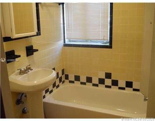 Recently Rented: $925 (0 beds, 1 baths, 490 Square Feet)