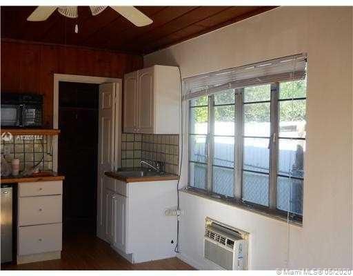 Recently Rented: $925 (0 beds, 1 baths, 490 Square Feet)