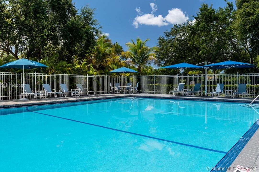 Recently Rented: $1,398 (2 beds, 1 baths, 930 Square Feet)