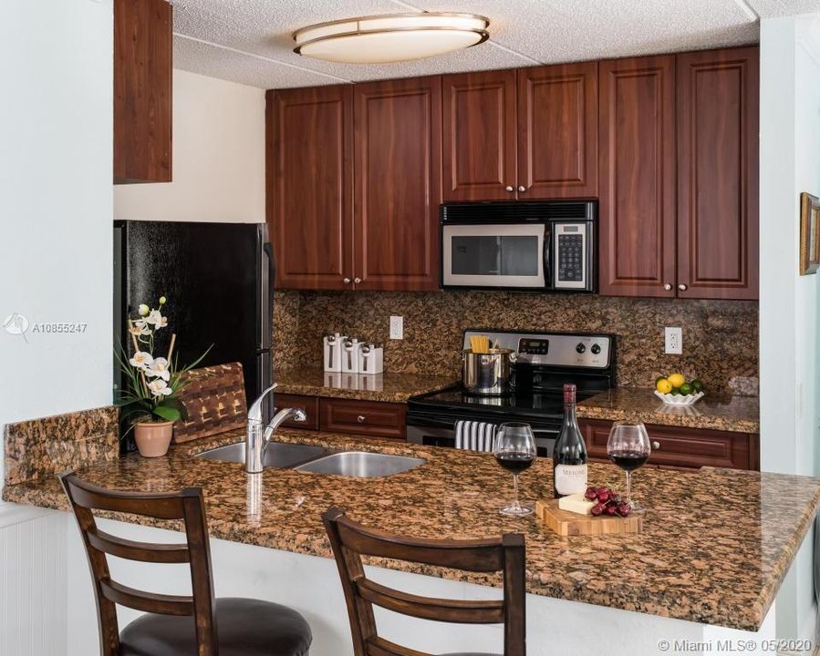 Recently Rented: $1,398 (2 beds, 1 baths, 930 Square Feet)