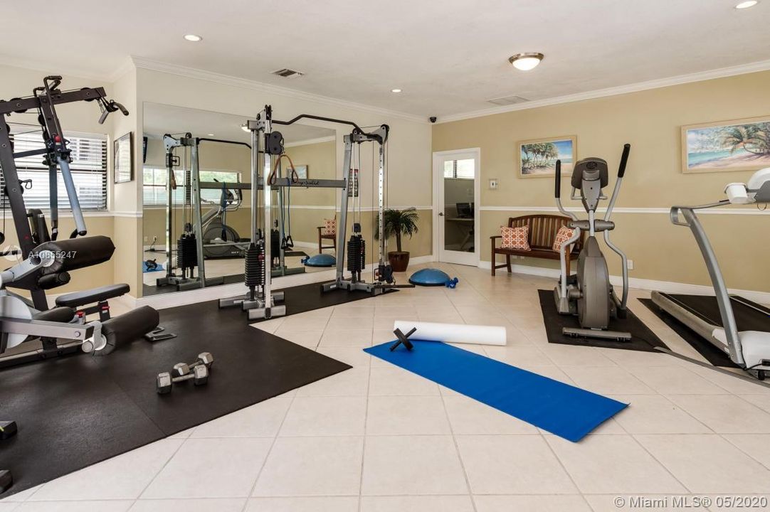 Recently Rented: $1,398 (2 beds, 1 baths, 930 Square Feet)