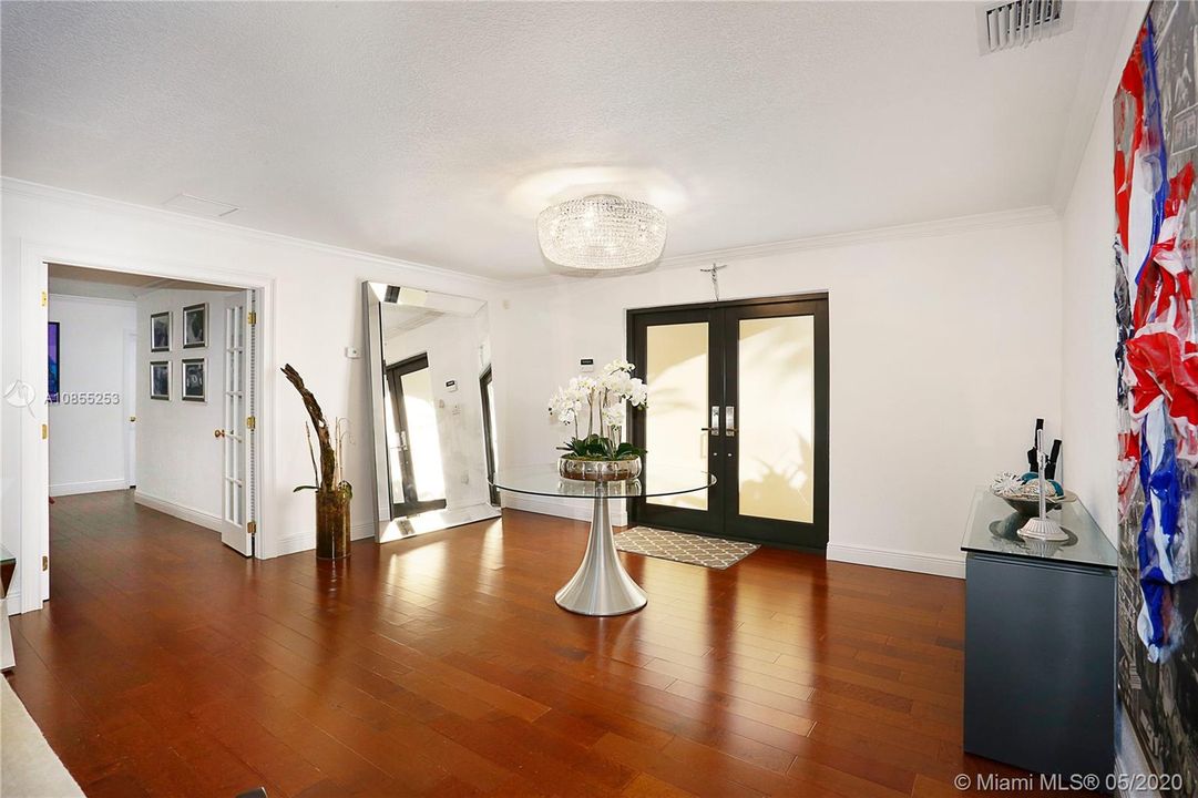Recently Rented: $6,000 (5 beds, 4 baths, 3010 Square Feet)