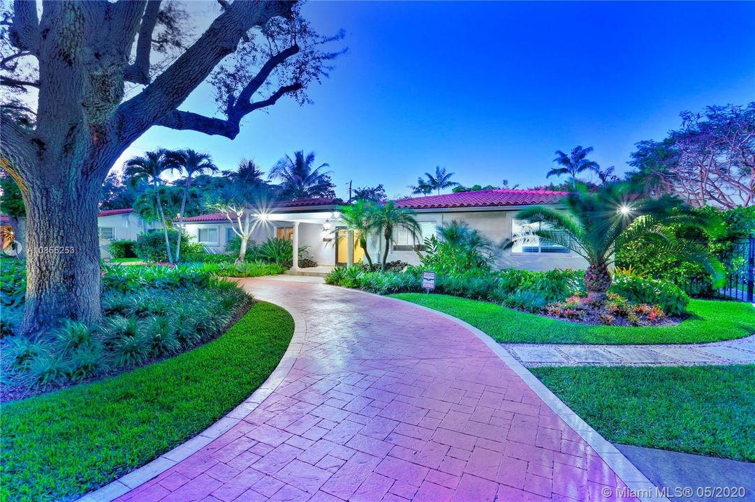 Recently Rented: $6,000 (5 beds, 4 baths, 3010 Square Feet)