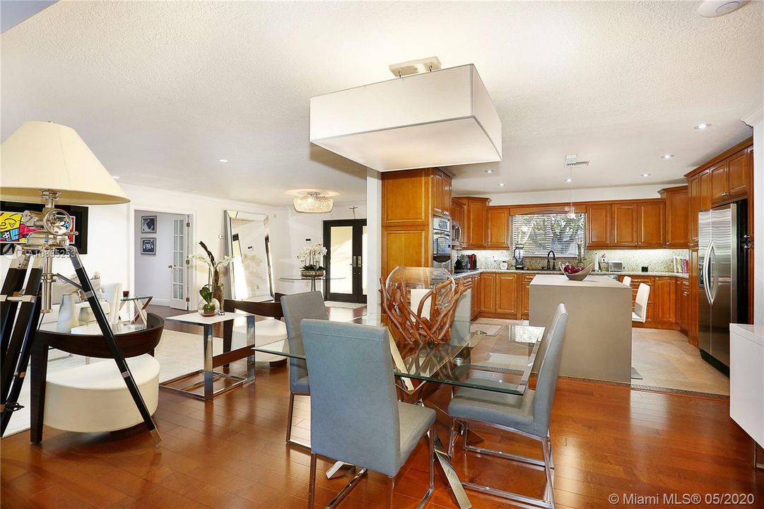 Recently Rented: $6,000 (5 beds, 4 baths, 3010 Square Feet)