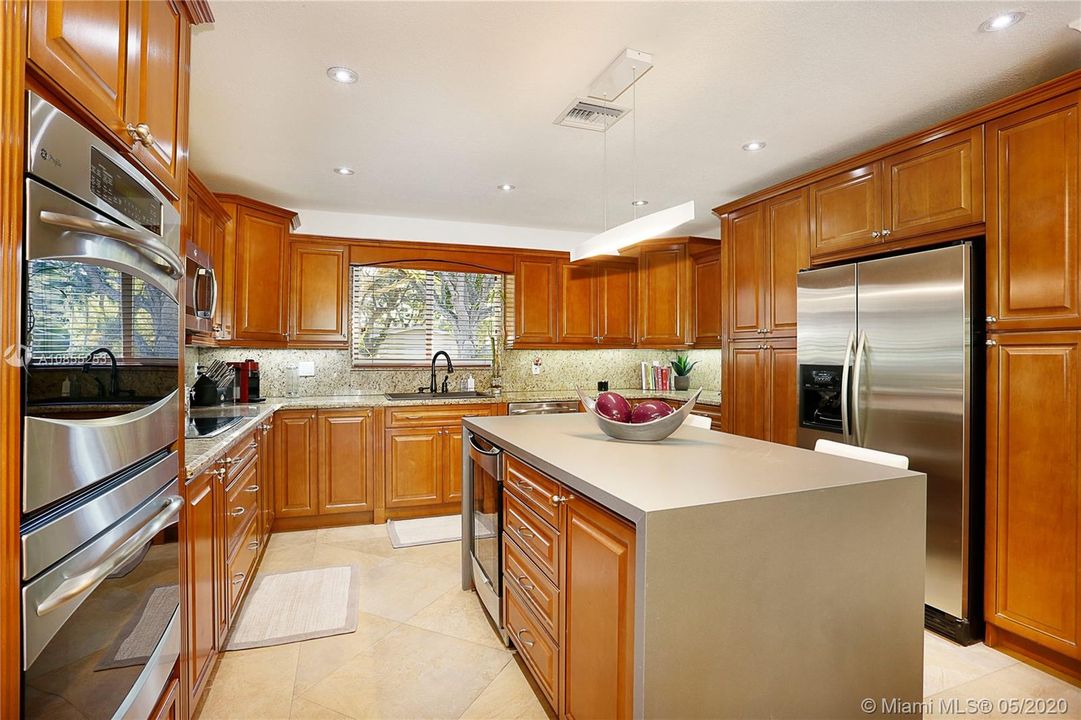 Recently Rented: $6,000 (5 beds, 4 baths, 3010 Square Feet)