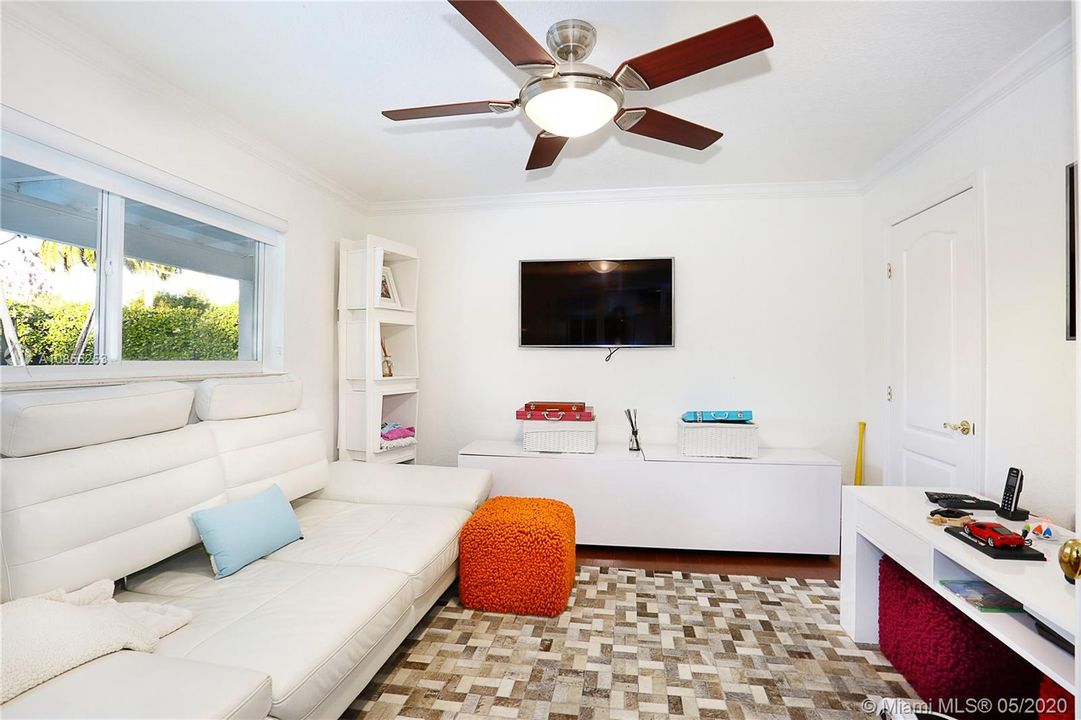 Recently Rented: $6,000 (5 beds, 4 baths, 3010 Square Feet)