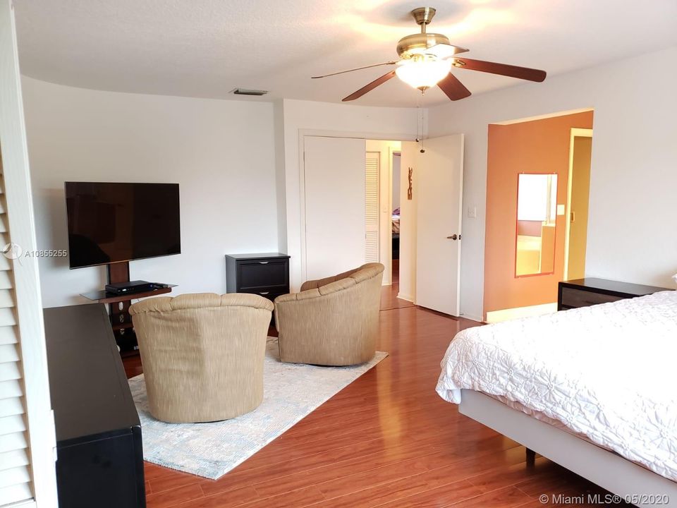 Recently Rented: $3,500 (4 beds, 3 baths, 3099 Square Feet)