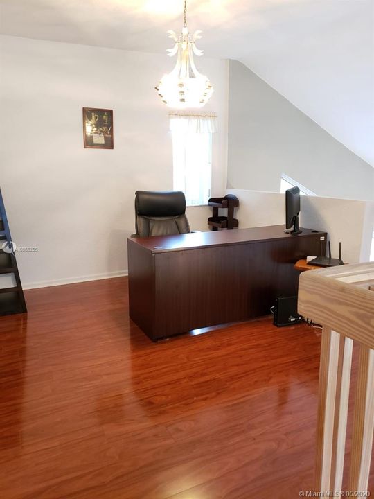 Recently Rented: $3,500 (4 beds, 3 baths, 3099 Square Feet)