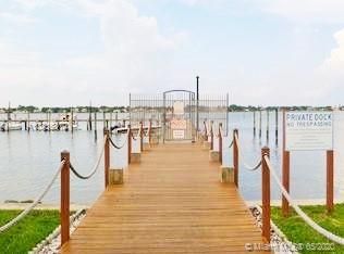 Recently Sold: $275,000 (2 beds, 3 baths, 1470 Square Feet)