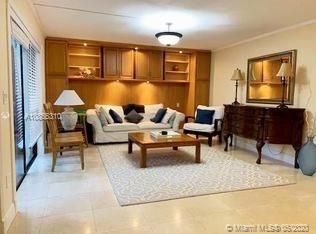 Recently Sold: $275,000 (2 beds, 3 baths, 1470 Square Feet)