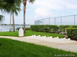 Recently Sold: $275,000 (2 beds, 3 baths, 1470 Square Feet)