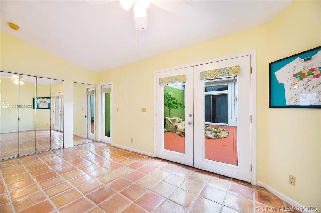 Vendido Recientemente: $355,000 (3 camas, 2 baños, 1470 Pies cuadrados)