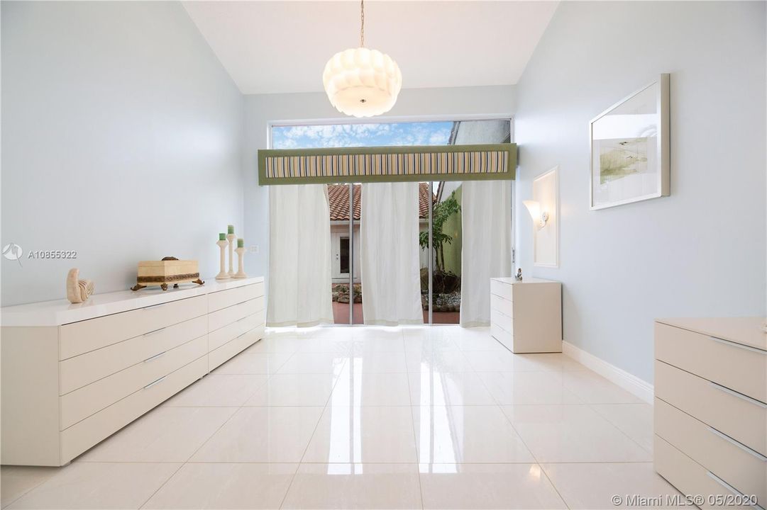 Vendido Recientemente: $355,000 (3 camas, 2 baños, 1470 Pies cuadrados)