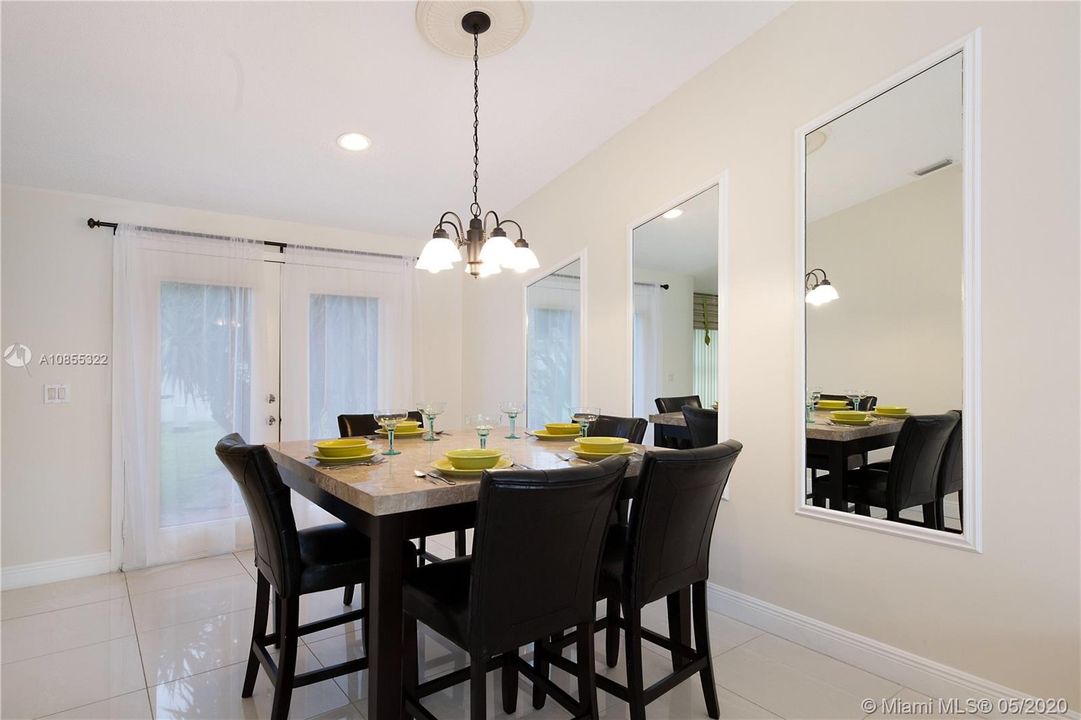 Vendido Recientemente: $355,000 (3 camas, 2 baños, 1470 Pies cuadrados)