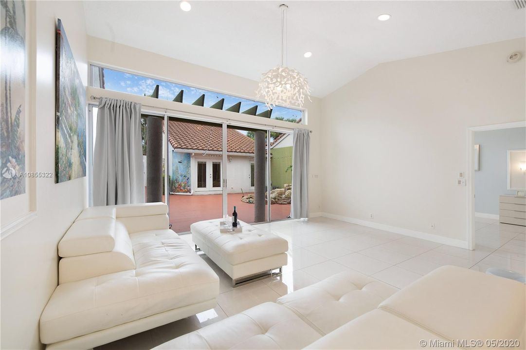 Vendido Recientemente: $355,000 (3 camas, 2 baños, 1470 Pies cuadrados)