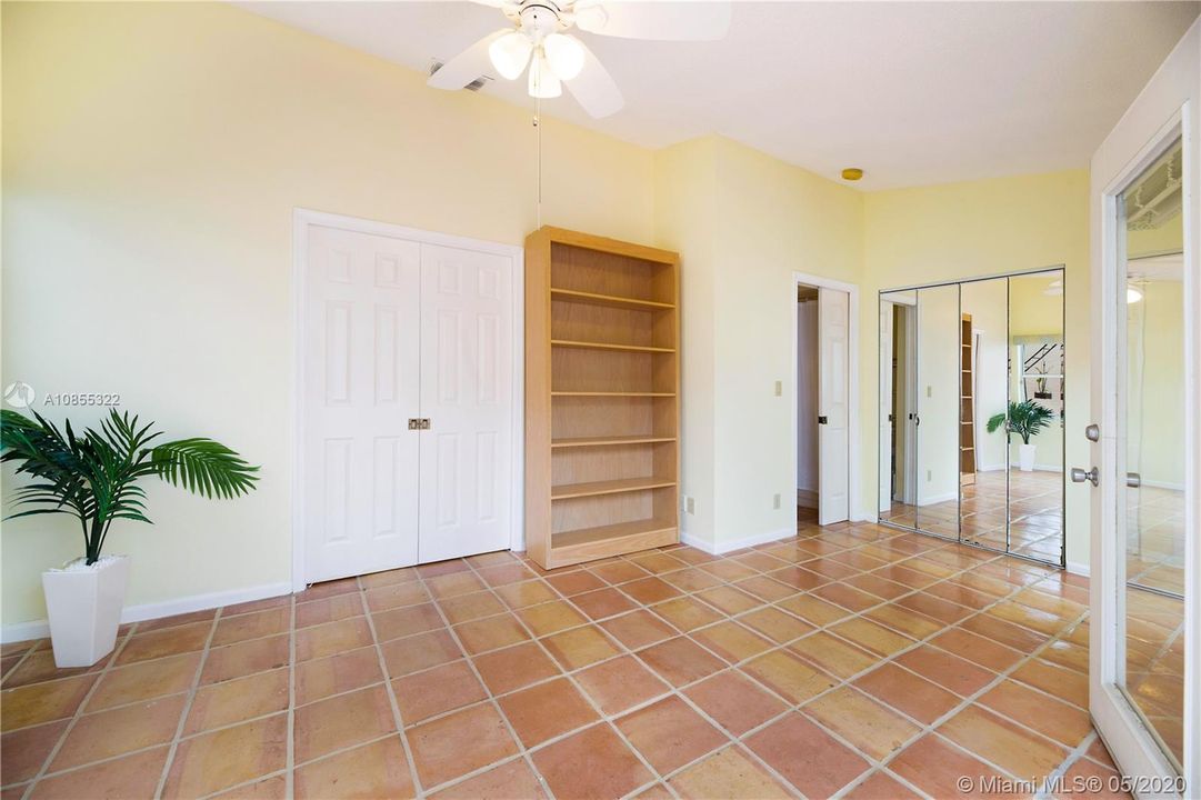 Vendido Recientemente: $355,000 (3 camas, 2 baños, 1470 Pies cuadrados)