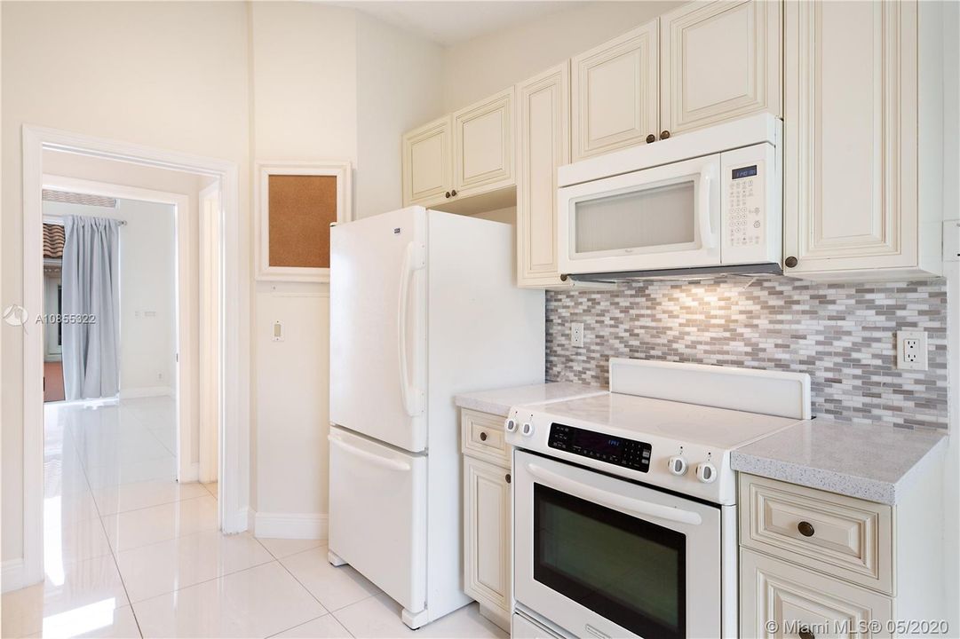 Vendido Recientemente: $355,000 (3 camas, 2 baños, 1470 Pies cuadrados)