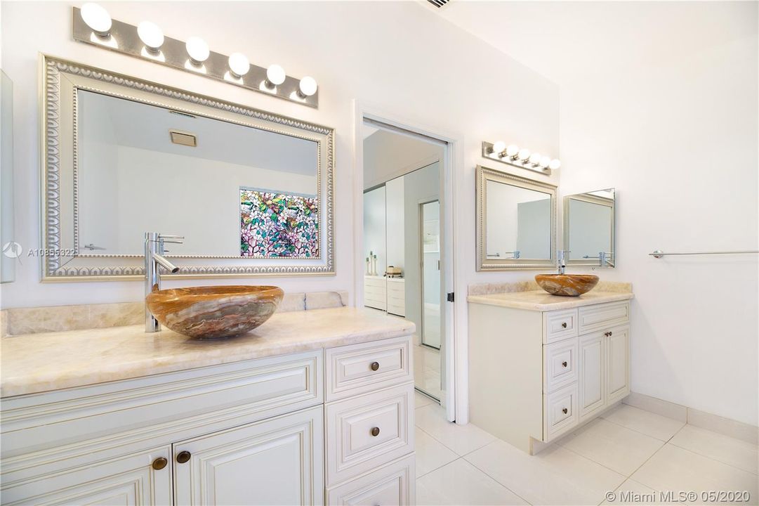 Vendido Recientemente: $355,000 (3 camas, 2 baños, 1470 Pies cuadrados)