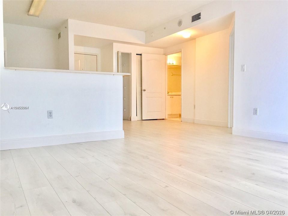 Recently Rented: $1,500 (1 beds, 1 baths, 685 Square Feet)