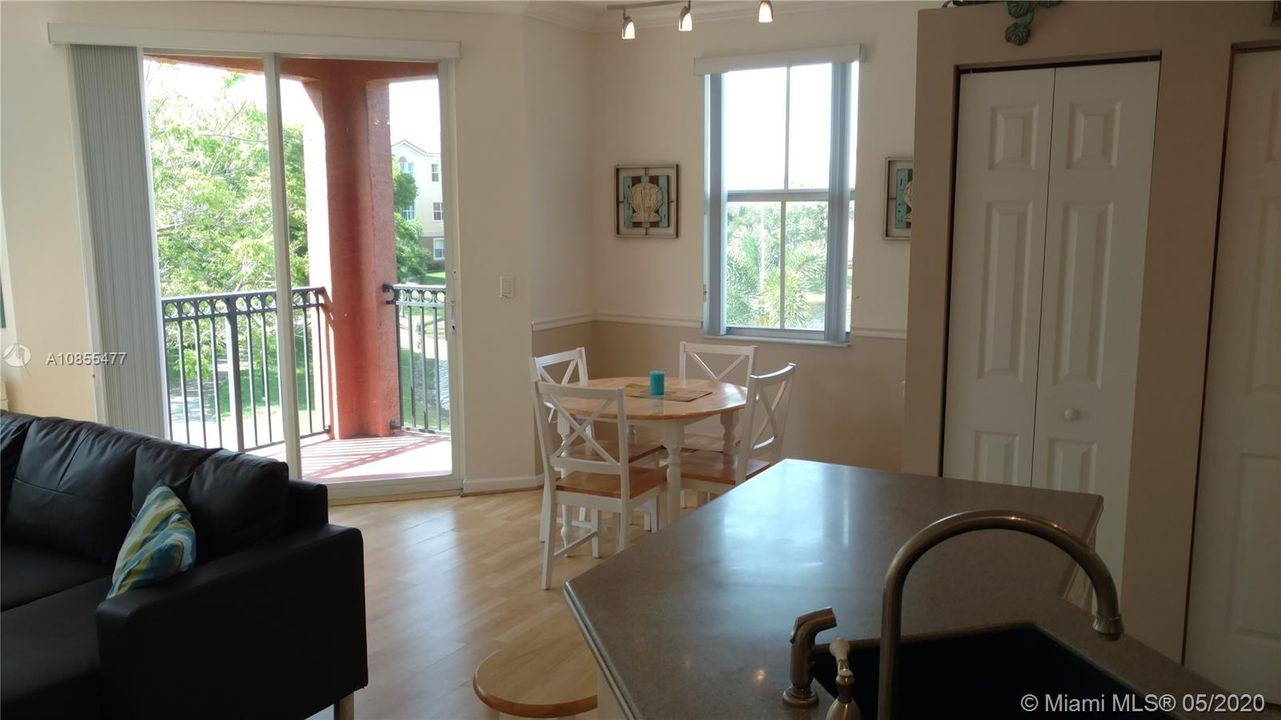 Recently Rented: $1,680 (1 beds, 1 baths, 723 Square Feet)