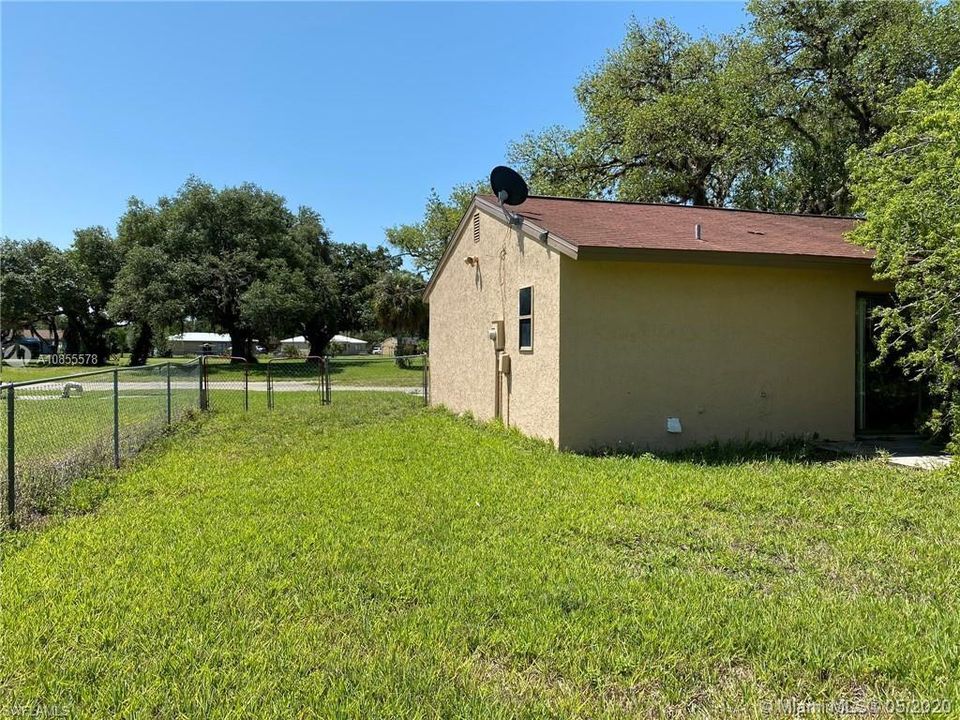 Recently Sold: $119,900 (2 beds, 2 baths, 900 Square Feet)
