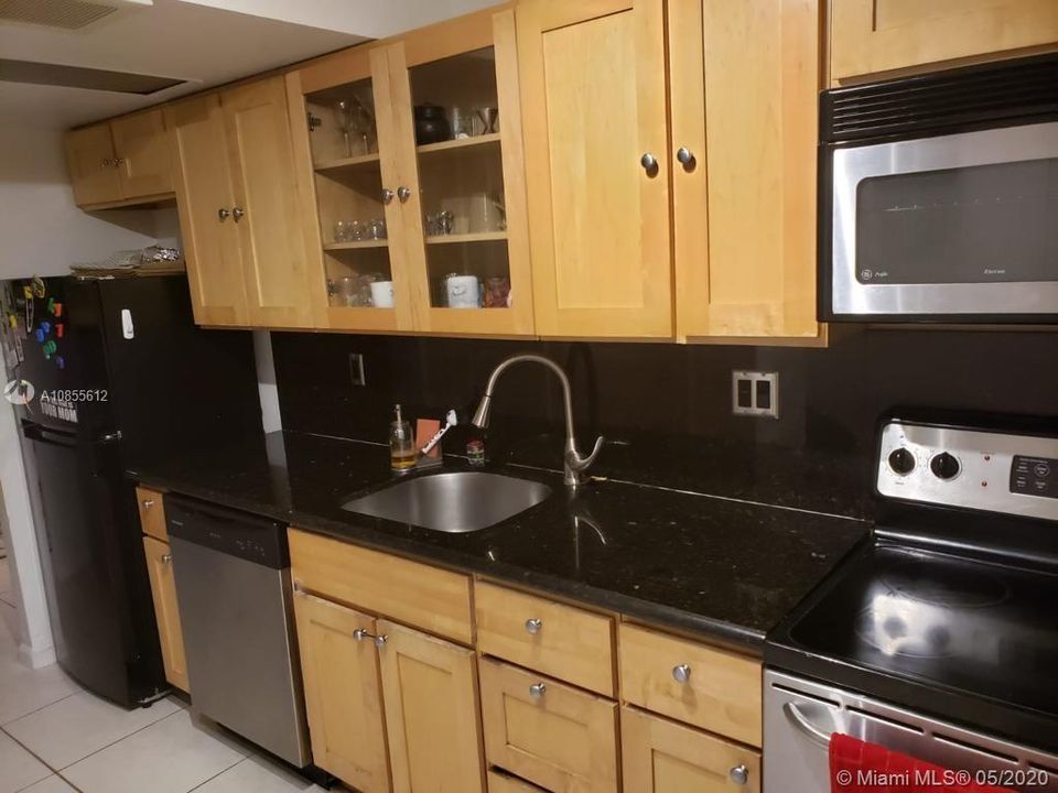 Recently Rented: $1,600 (2 beds, 1 baths, 888 Square Feet)