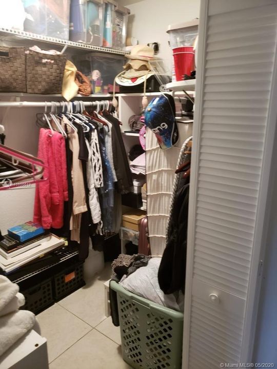 Recently Rented: $1,600 (2 beds, 1 baths, 888 Square Feet)