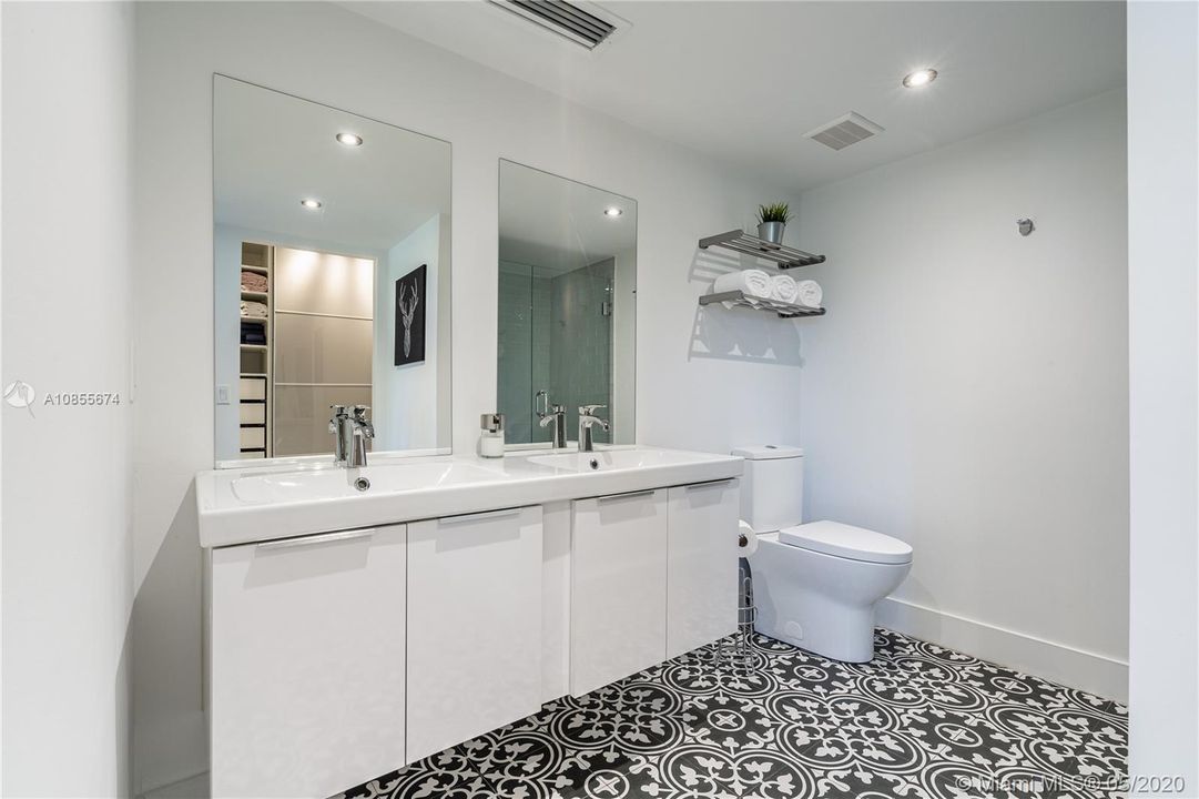 Vendido Recientemente: $219,000 (2 camas, 2 baños, 983 Pies cuadrados)