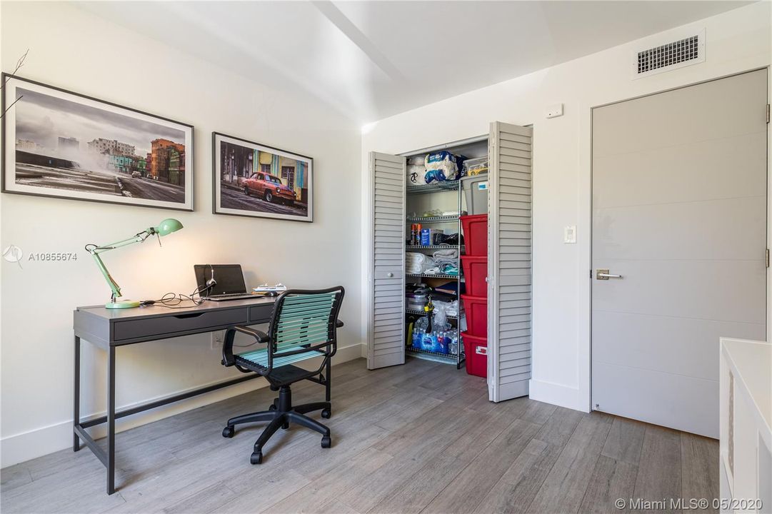 Vendido Recientemente: $219,000 (2 camas, 2 baños, 983 Pies cuadrados)