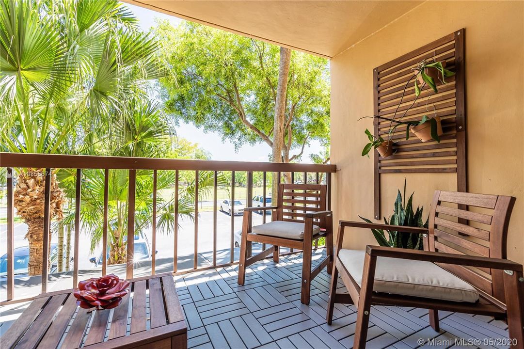 Vendido Recientemente: $219,000 (2 camas, 2 baños, 983 Pies cuadrados)