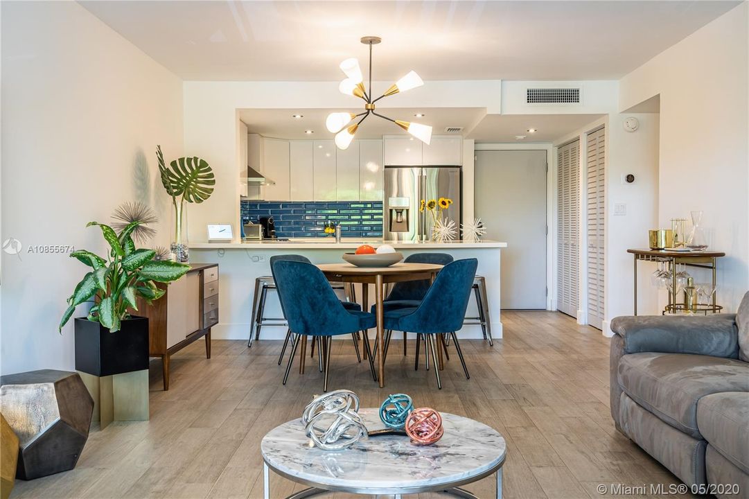 Vendido Recientemente: $219,000 (2 camas, 2 baños, 983 Pies cuadrados)
