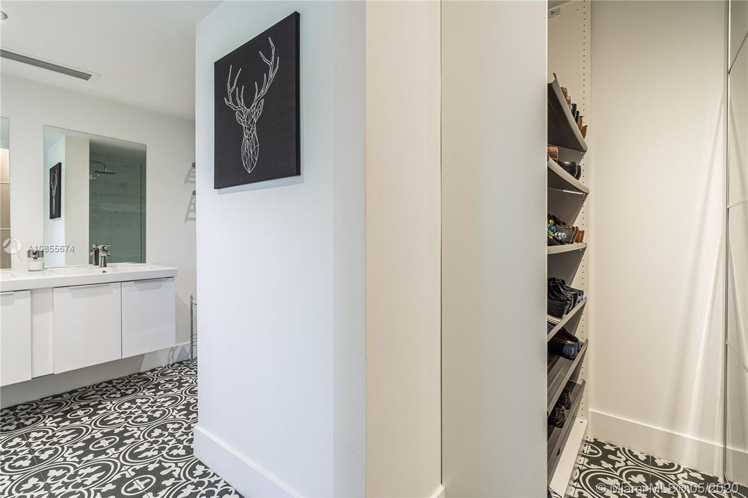 Vendido Recientemente: $219,000 (2 camas, 2 baños, 983 Pies cuadrados)