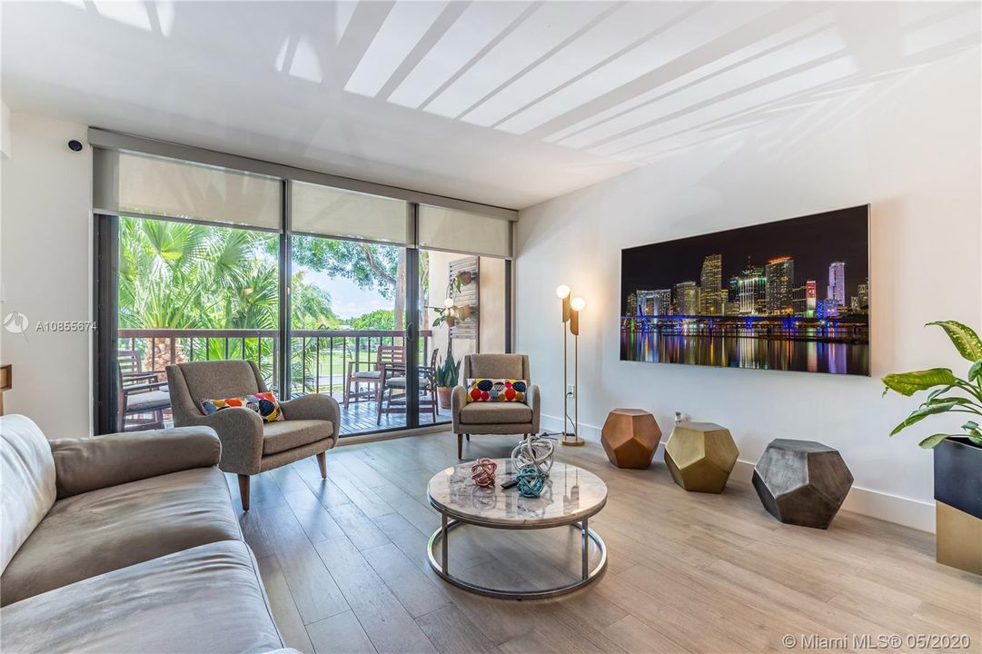 Vendido Recientemente: $219,000 (2 camas, 2 baños, 983 Pies cuadrados)