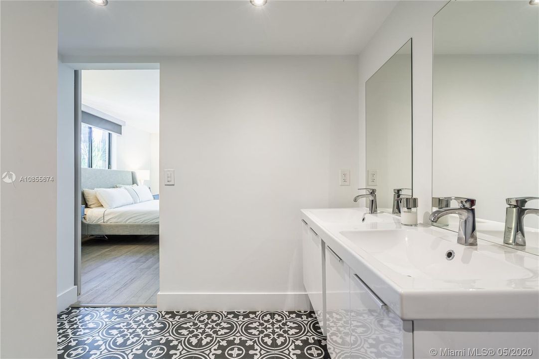 Vendido Recientemente: $219,000 (2 camas, 2 baños, 983 Pies cuadrados)