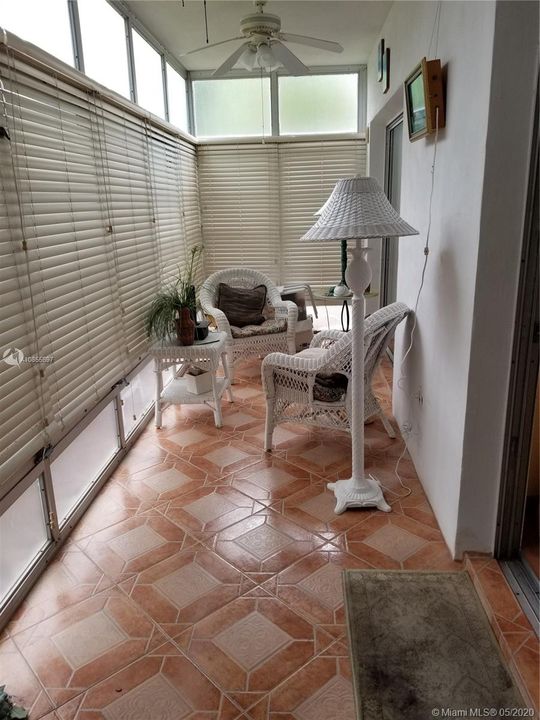 Vendido Recientemente: $101,900 (2 camas, 2 baños, 962 Pies cuadrados)