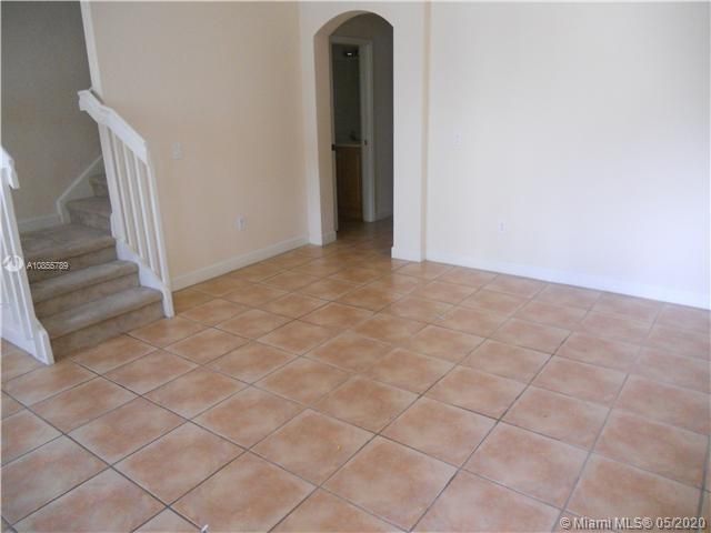 Recently Rented: $1,900 (3 beds, 2 baths, 1450 Square Feet)