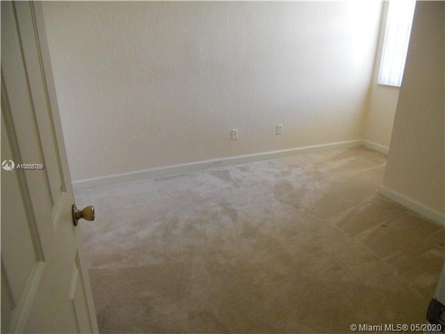 Recently Rented: $1,900 (3 beds, 2 baths, 1450 Square Feet)