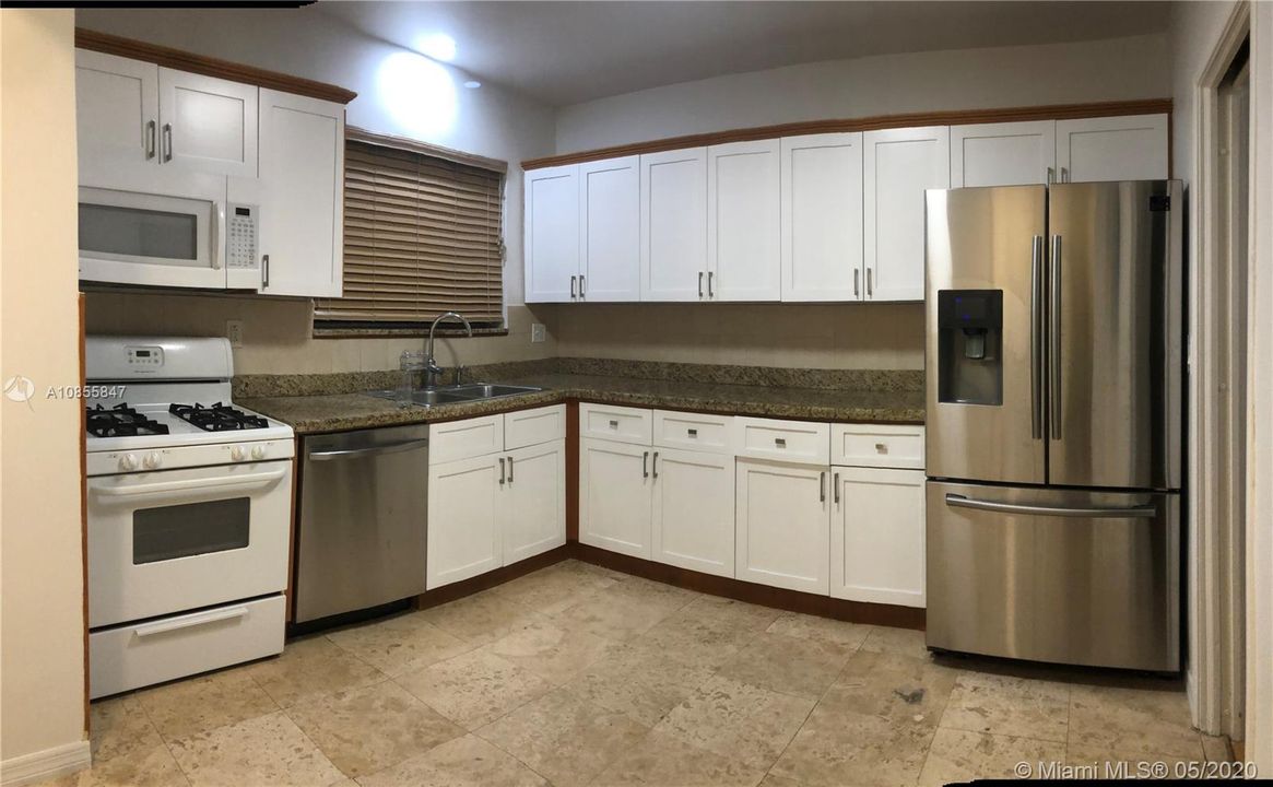 Recently Rented: $3,350 (3 beds, 2 baths, 1532 Square Feet)