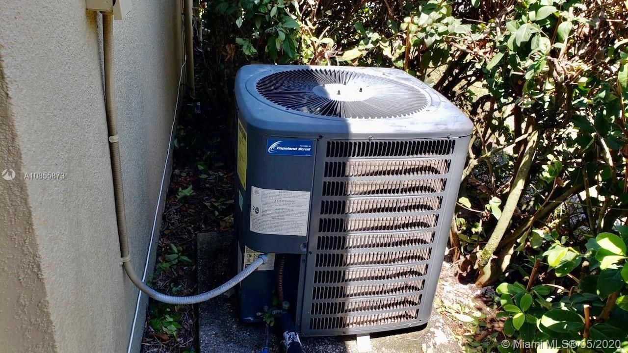 2 YEARS OLD AIR CONDITIONER