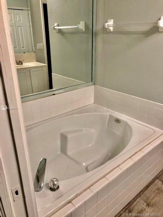 Недавно продано: $289,900 (4 спален, 2 ванн, 0 Квадратных фут)