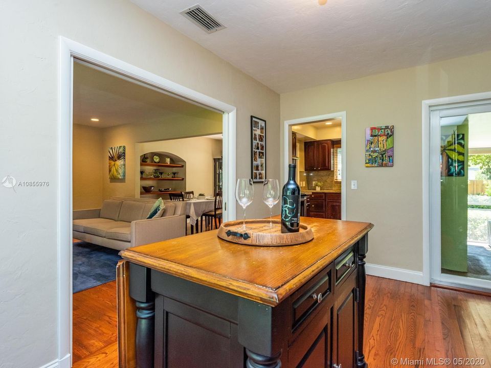 Vendido Recientemente: $499,000 (3 camas, 1 baños, 1236 Pies cuadrados)