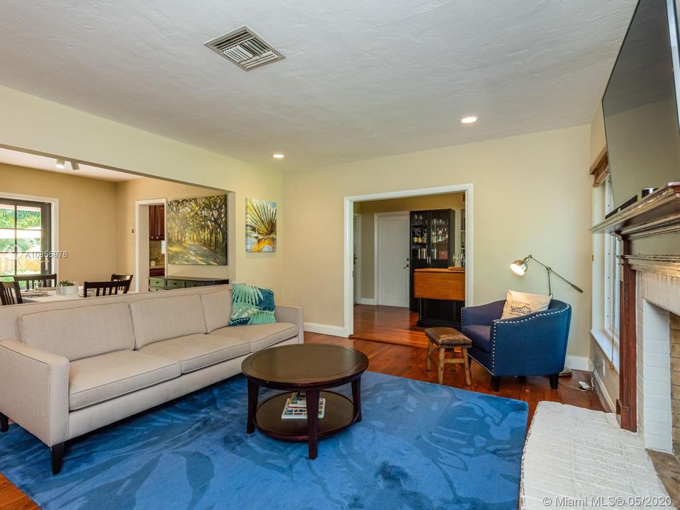 Vendido Recientemente: $499,000 (3 camas, 1 baños, 1236 Pies cuadrados)