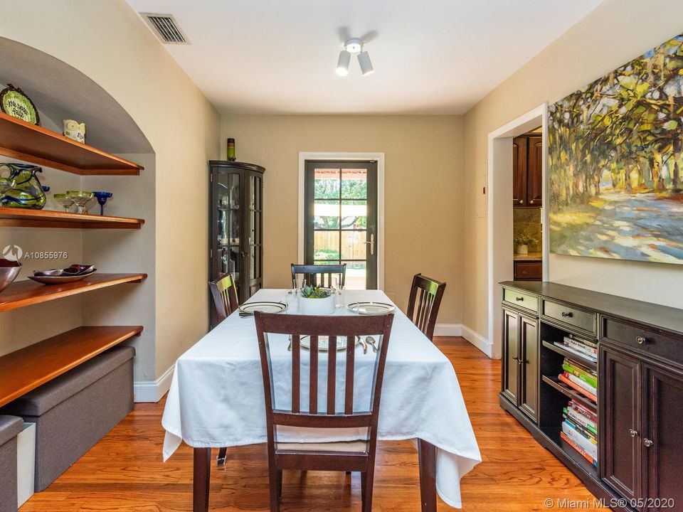 Vendido Recientemente: $499,000 (3 camas, 1 baños, 1236 Pies cuadrados)