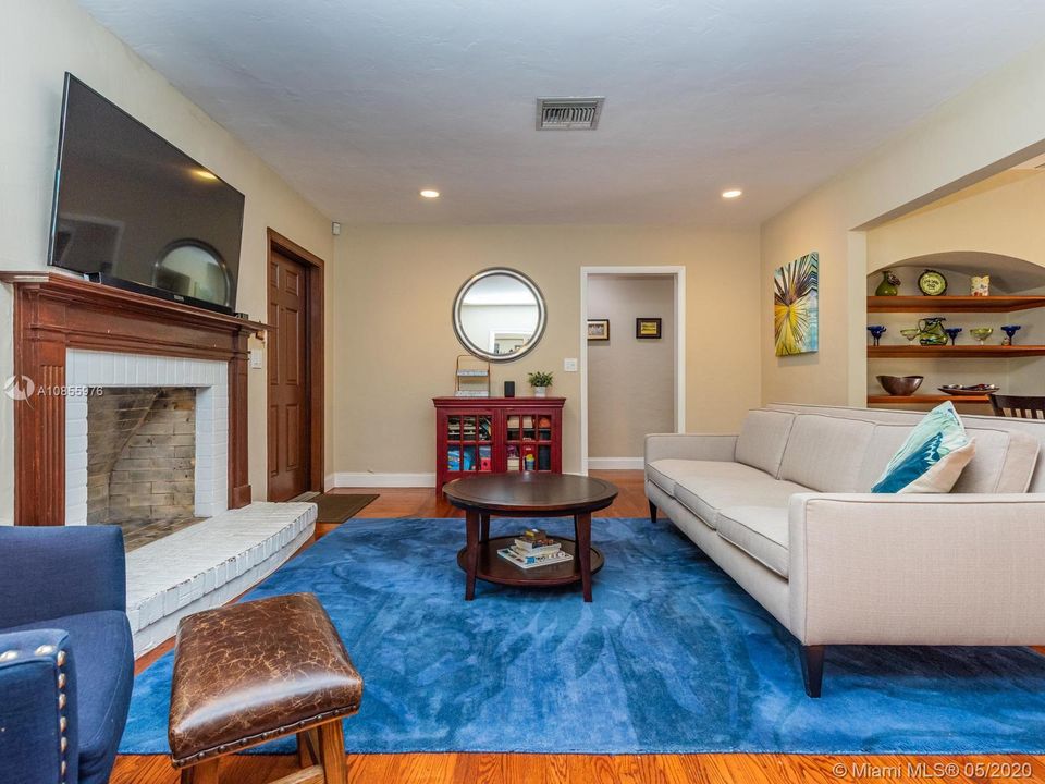 Vendido Recientemente: $499,000 (3 camas, 1 baños, 1236 Pies cuadrados)